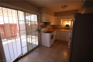 Photo #5: 2116345 Listing