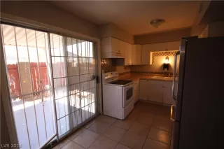 Photo #6: 2116345 Listing