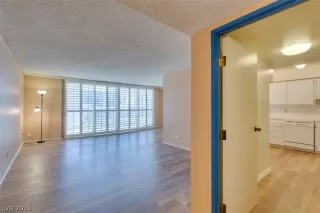 Photo #1: 2116374 Listing