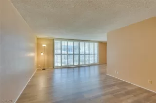 Photo #2: 2116374 Listing