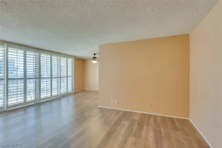 Photo #3: 2116374 Listing