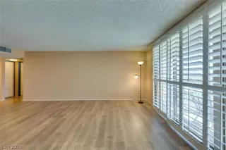 Photo #6: 2116374 Listing