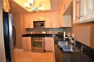 Photo #4: 2116426 Listing 