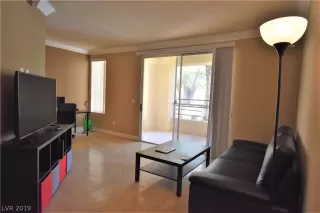 Photo #5: 2116426 Listing 