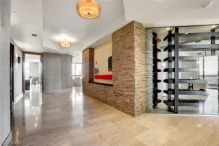 Photo #4: 2117631 Listing