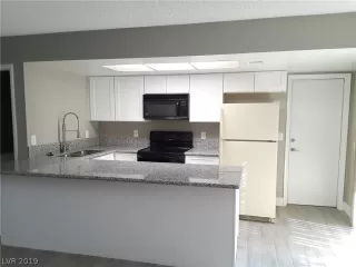 Photo #5: 2117713 Listing