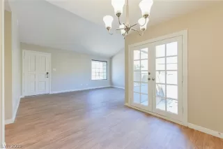 Photo #5: 2117725 Listing 