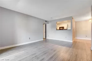 Photo #3: 2117818 Listing