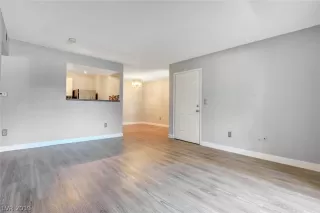 Photo #4: 2117818 Listing