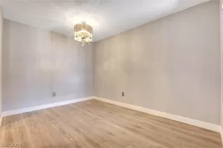 Photo #6: 2117818 Listing