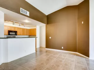 Photo #5: 2117934 Listing