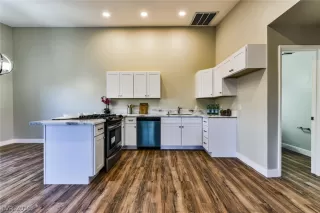 Photo #4: 2117961 Listing 