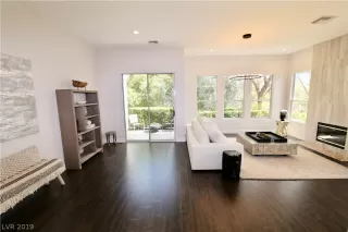 Photo #5: 2118121 Listing 