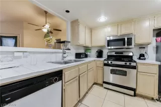 Photo #3: 2118301 Listing 