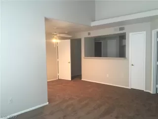 Photo #4: 2118302 Listing 