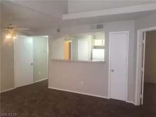 Photo #5: 2118302 Listing 