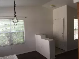 Photo #4: 2118311 Listing 