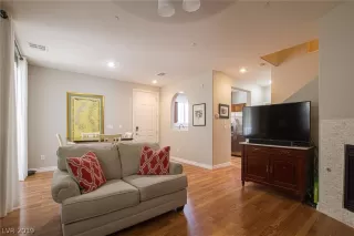 Photo #4: 2118433 Listing