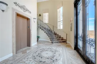 Photo #2: 2118512 Listing