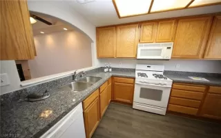 Photo #5: 2118514 Listing 