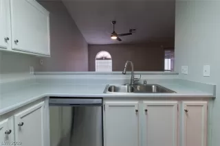 Photo #3: 2118697 Listing