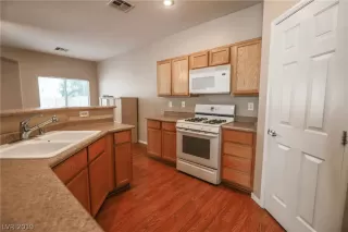 Photo #5: 2118722 Listing 