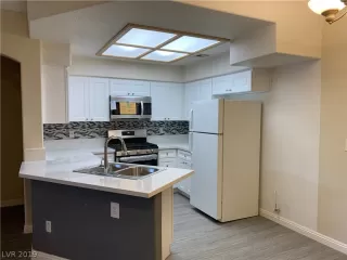 Photo #4: 2118741 Listing 