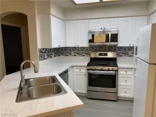 Photo #5: 2118741 Listing 