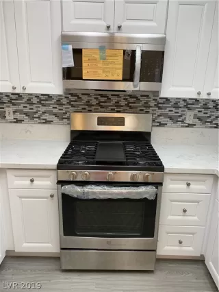 Photo #6: 2118741 Listing 