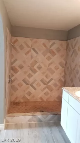 Photo #6: 2118807 Listing