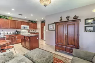 Photo #4: 2118848 Listing