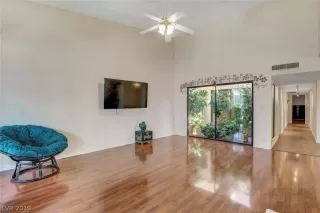 Photo #1: 2118885 Listing