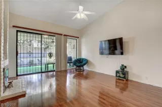 Photo #2: 2118885 Listing