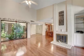 Photo #3: 2118885 Listing