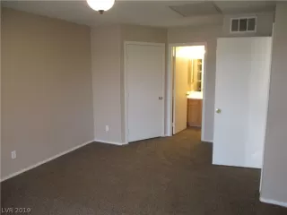 Photo #5: 2118925 Listing 