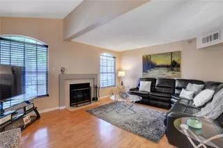 Photo #4: 2119236 Listing