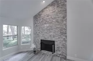 Photo #4: 2119243 Listing