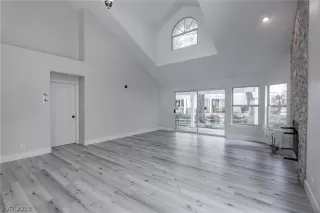 Photo #5: 2119243 Listing