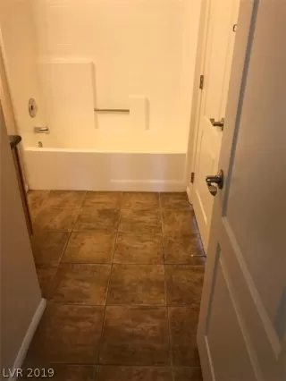 Photo #4: 2119388 Listing 