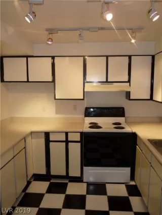 Photo #2: 2119537 Listing