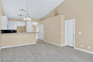 Photo #4: 2119583 Listing