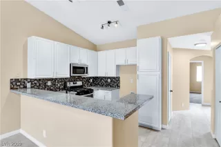 Photo #5: 2119583 Listing