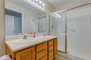 Photo #5: 2119800 Listing