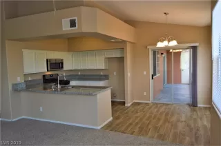 Photo #4: 2119847 Listing