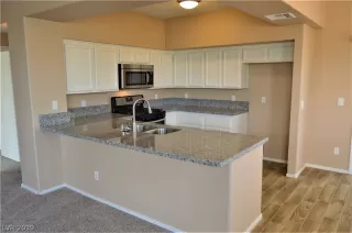 Photo #5: 2119847 Listing