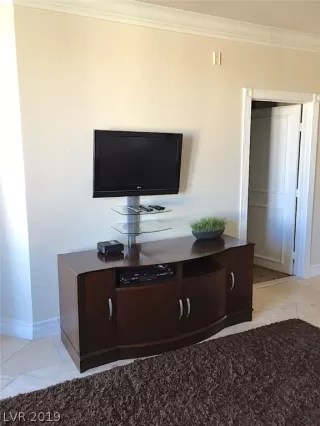 Photo #5: 2119867 Listing