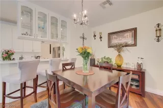 Photo #4: 2119907 Listing 