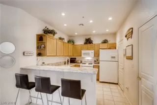 Photo #4: 2120051 Listing