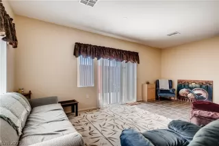 Photo #4: 2120083 Listing