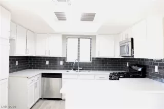 Photo #6: 2120186 Listing